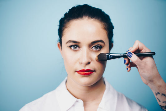 The Ultimate Guide to Long-Lasting Lipstick: Matte, Glitter & Gloss Finishes Explained